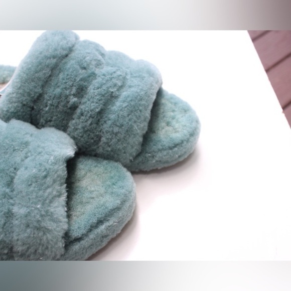UGG Fluff Yea slides - Picture 5 of 12